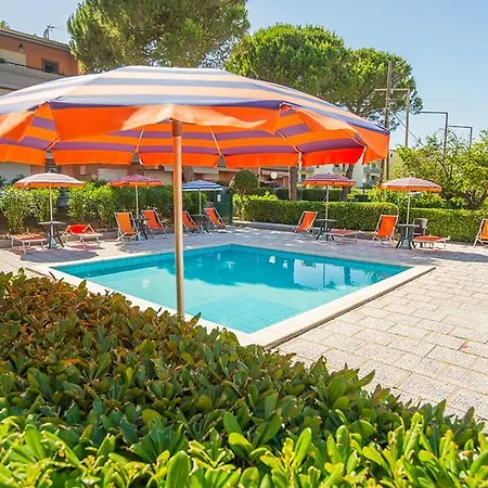 Διαμέρισμα Trilocale Fronte Mare Con Piscina Condominiale *