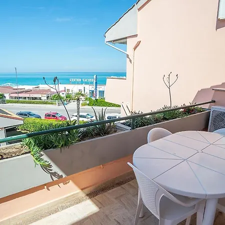 Trilocale Fronte Mare Con Piscina Condominiale Διαμέρισμα *