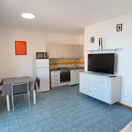 Διαμέρισμα Trilocale Fronte Mare Con Piscina Condominiale